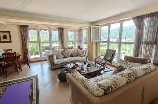 ROSEVILLE VILLAS